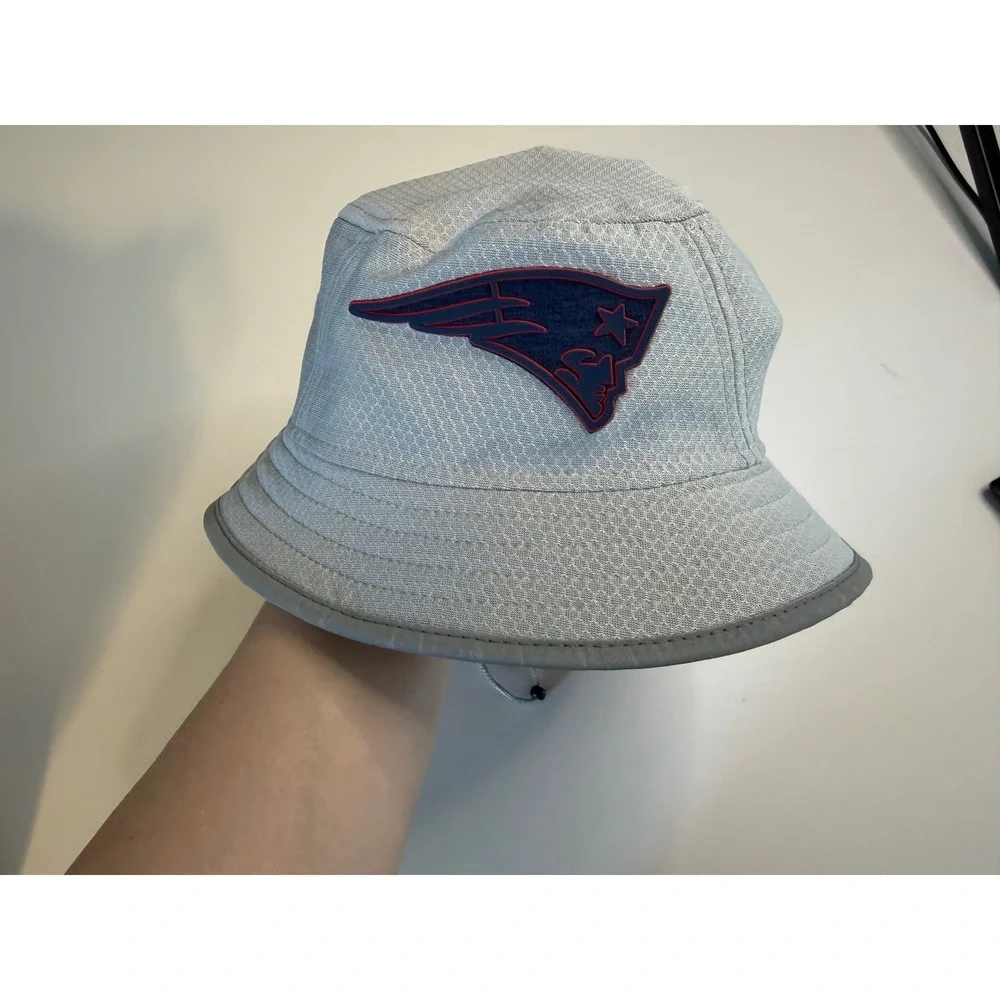 New Era New England Patriots NFL Equipment Bucket Hat Child Youth Grey Red